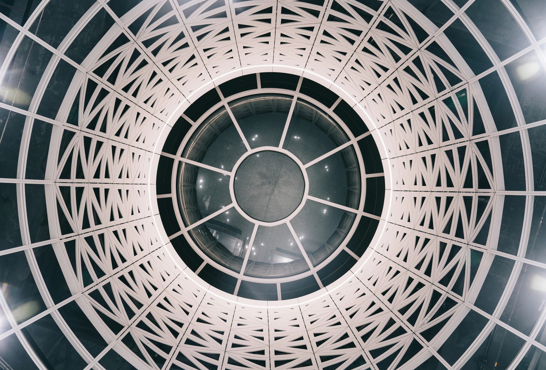 Concrete underground structure with strong engineered geometry